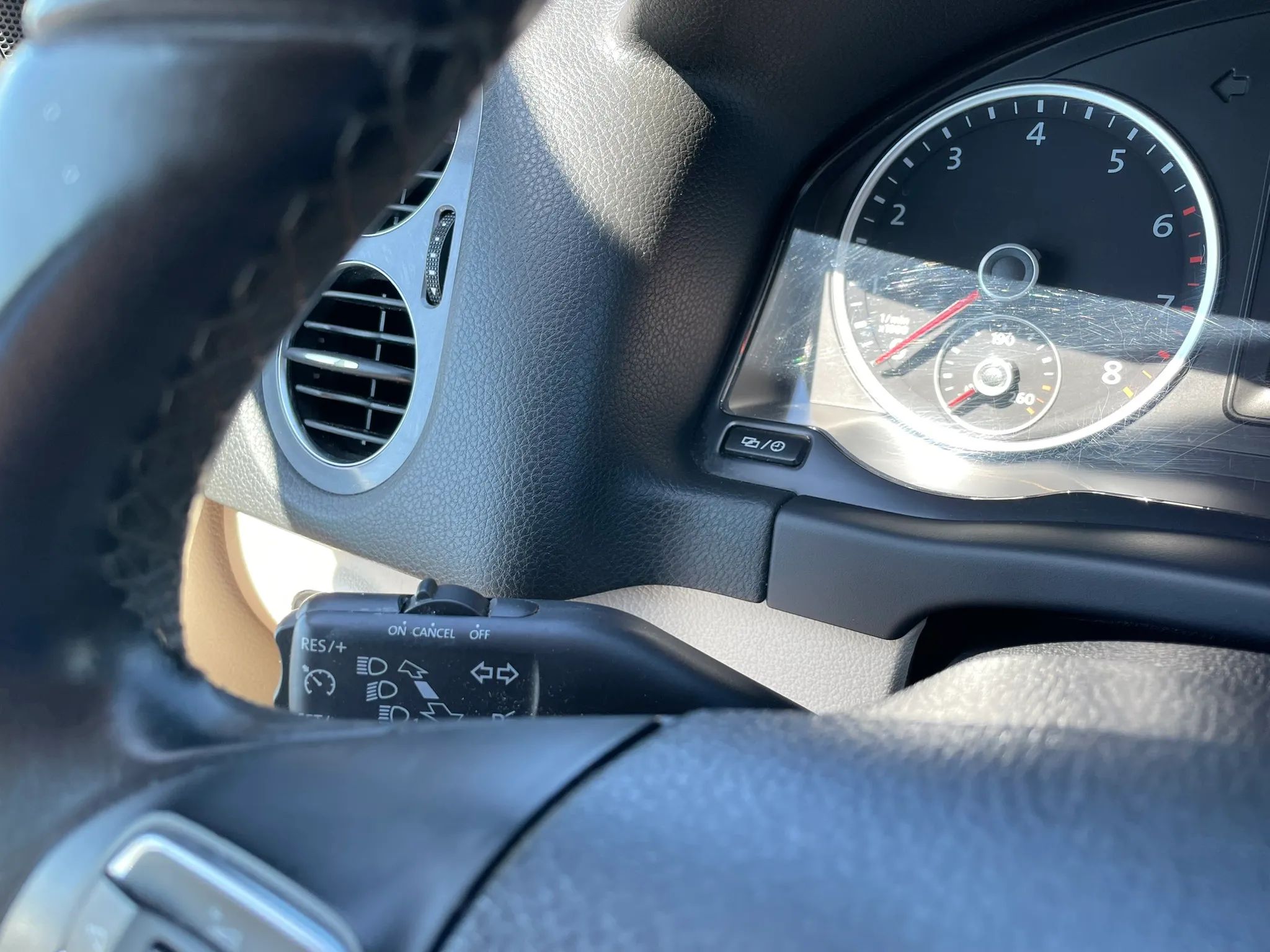 2014 VOLKSWAGEN Tiguan