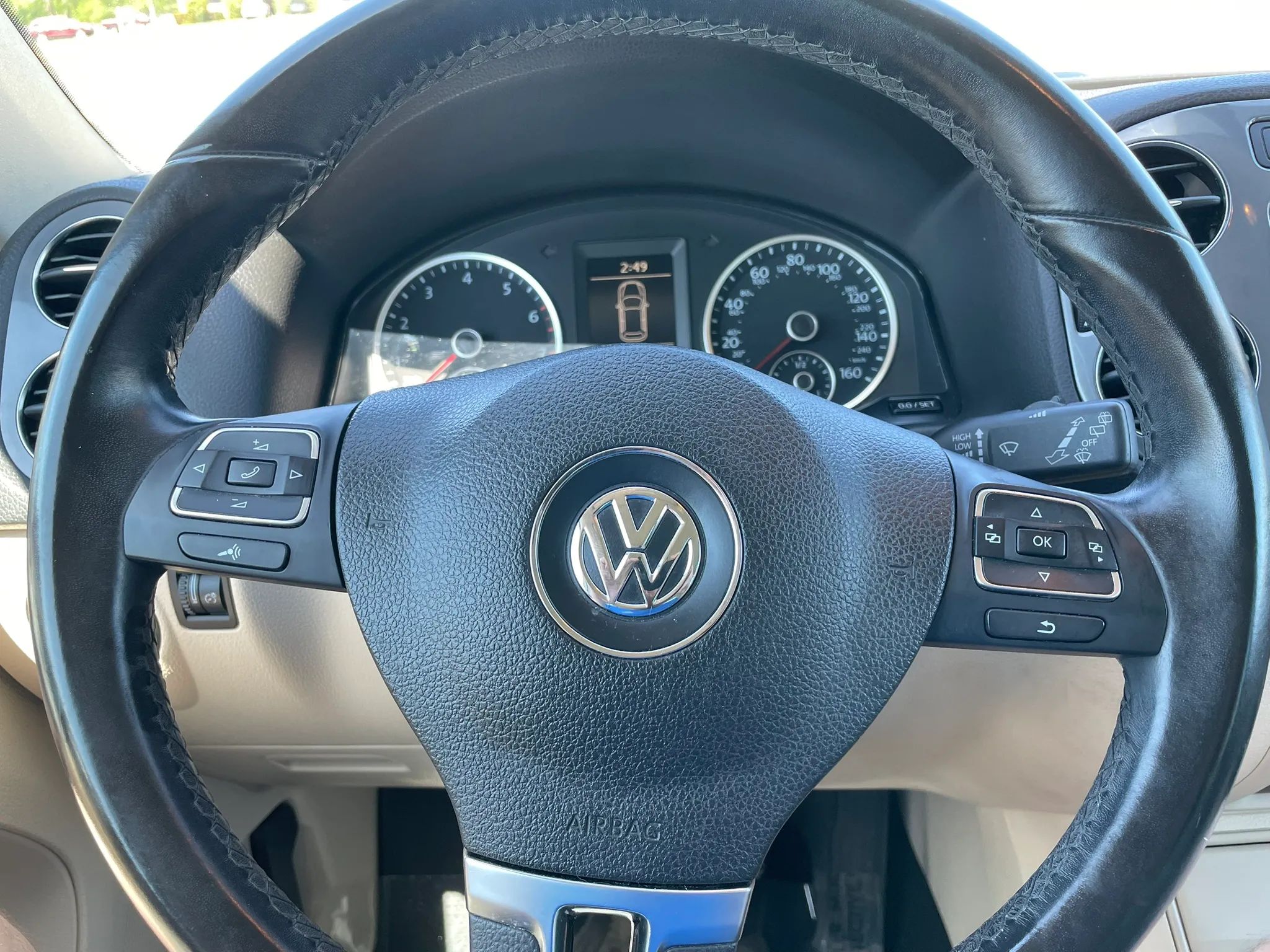 2014 VOLKSWAGEN Tiguan