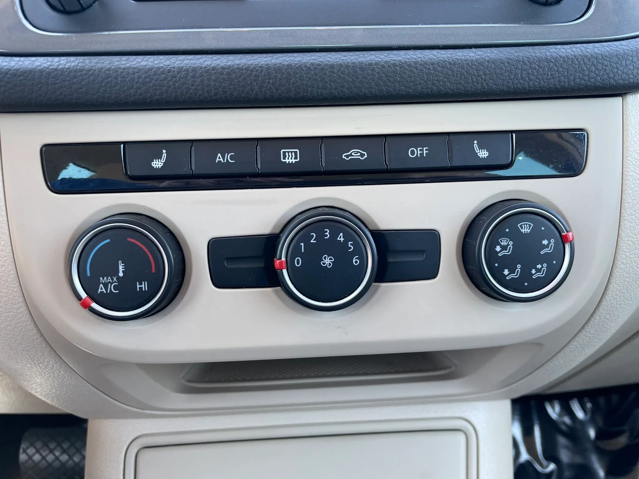 2014 VOLKSWAGEN Tiguan