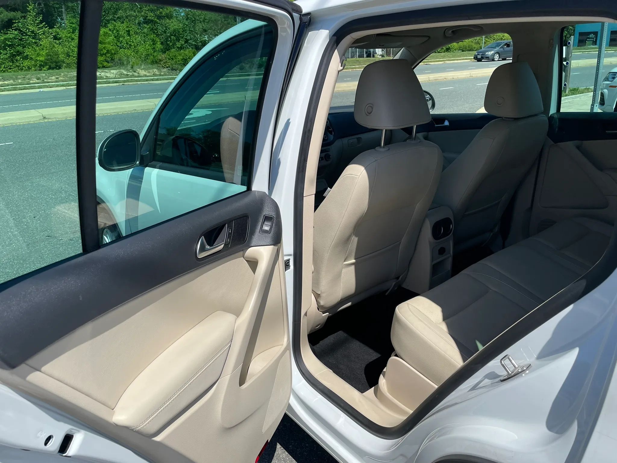 2014 VOLKSWAGEN Tiguan
