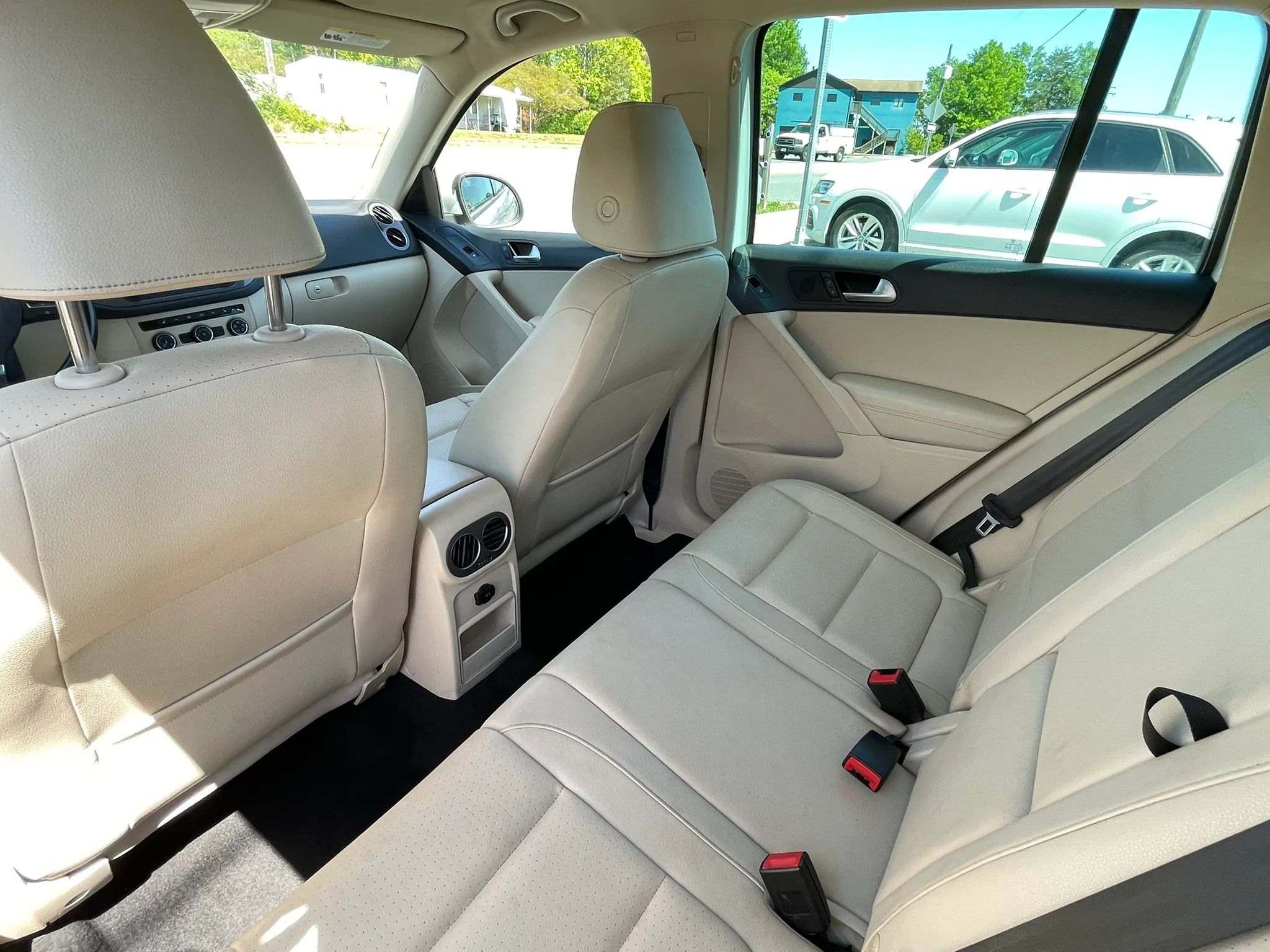 2014 VOLKSWAGEN Tiguan