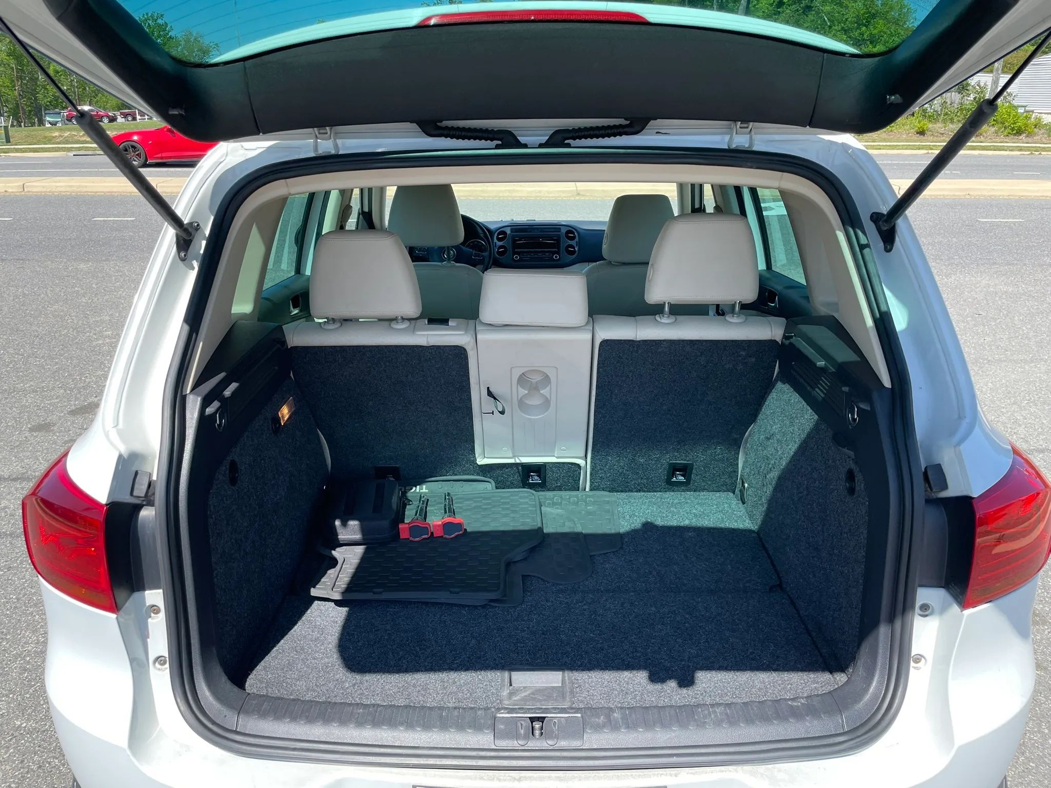 2014 VOLKSWAGEN Tiguan