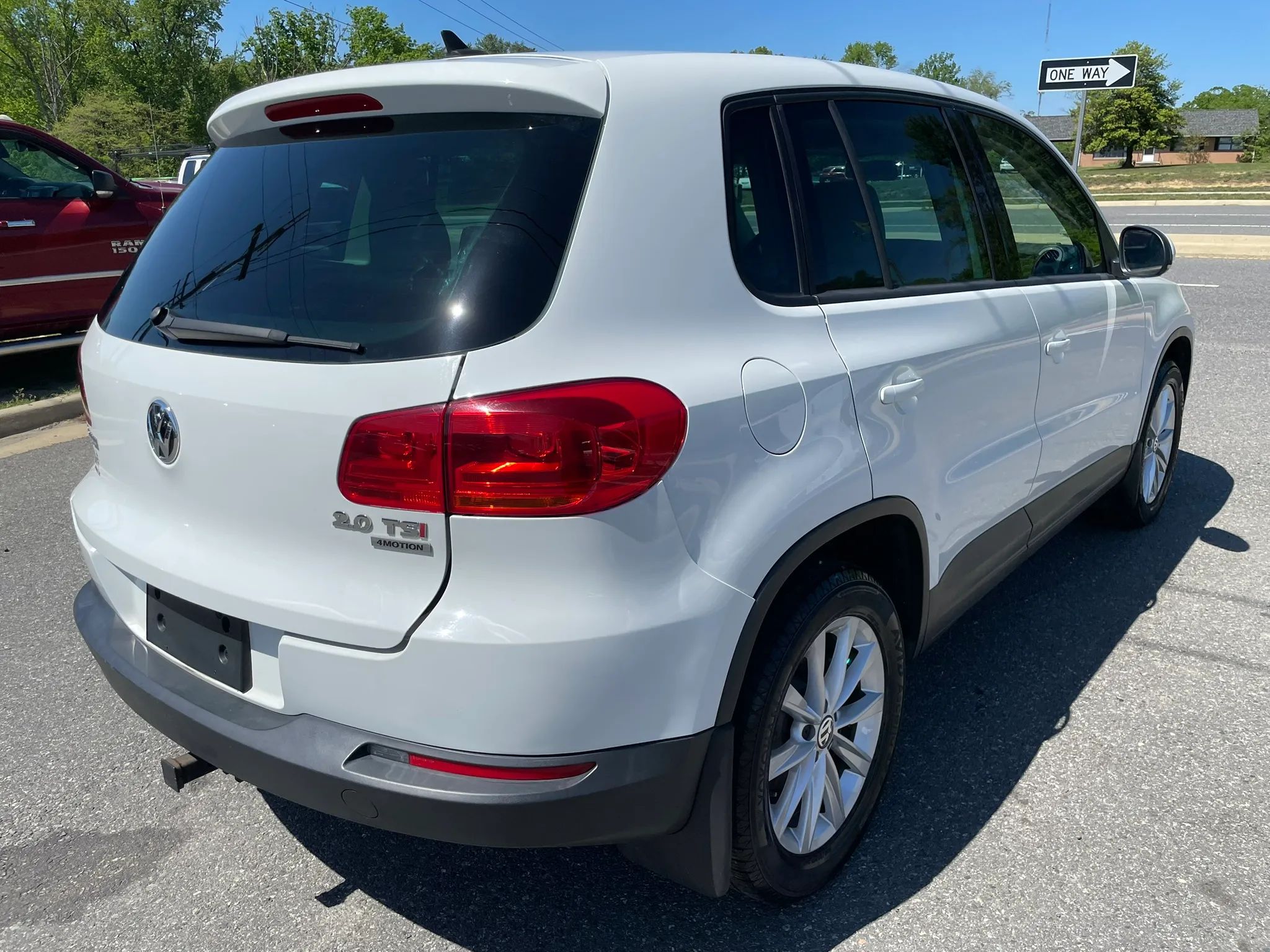 2014 VOLKSWAGEN Tiguan