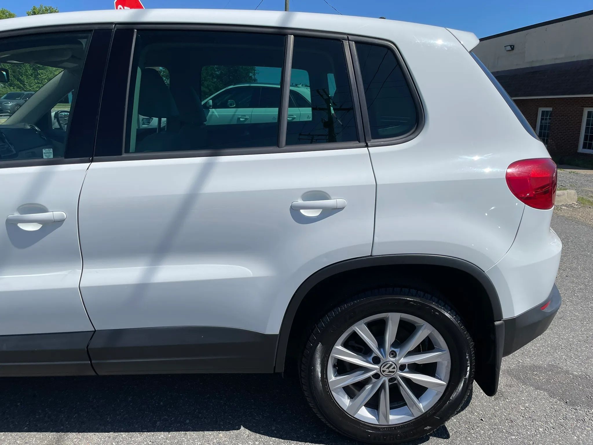 2014 VOLKSWAGEN Tiguan