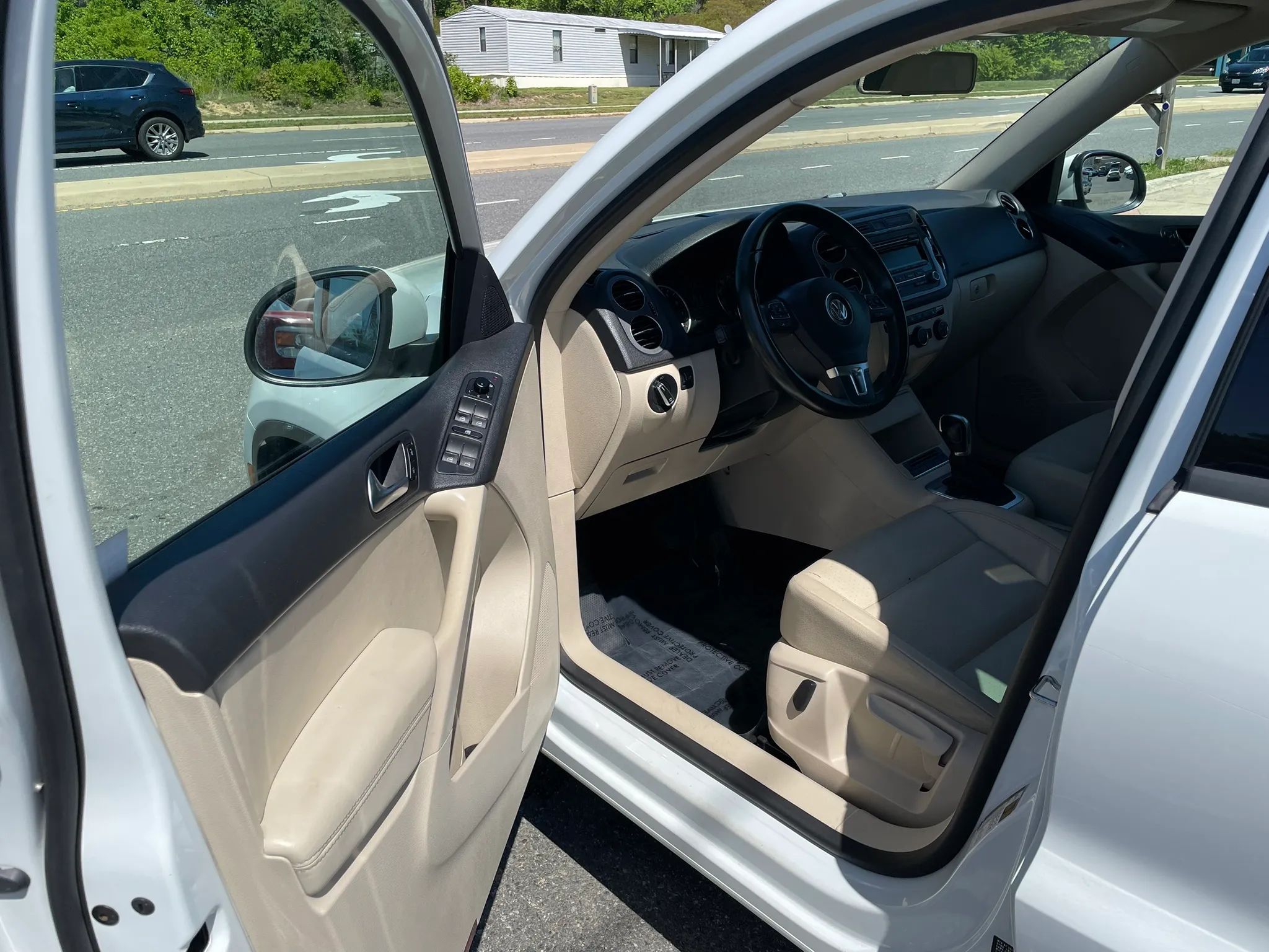 2014 VOLKSWAGEN Tiguan