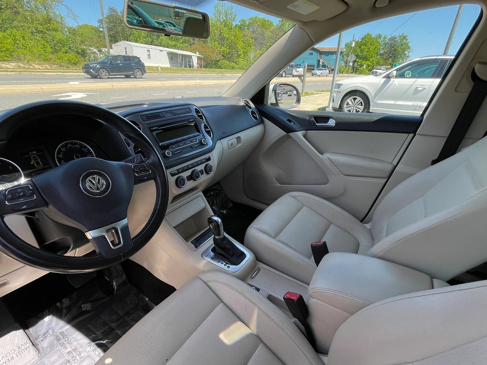 2014 VOLKSWAGEN Tiguan