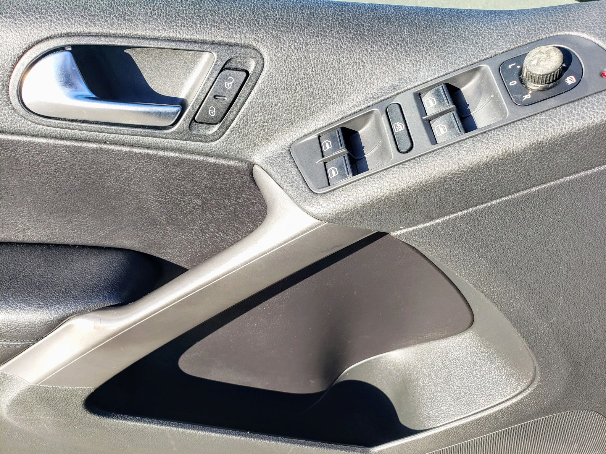 2010 VOLKSWAGEN Tiguan