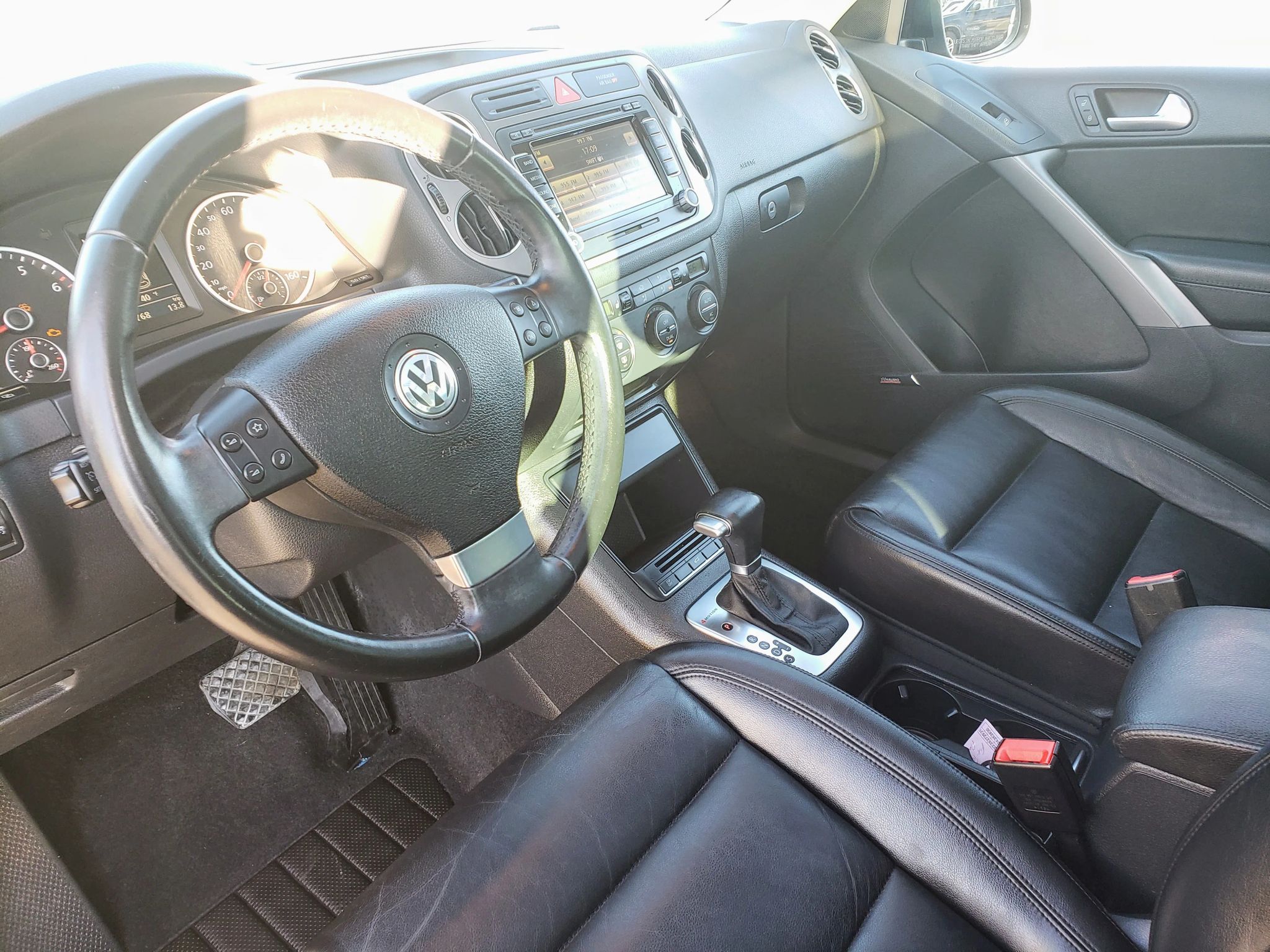 2010 VOLKSWAGEN Tiguan