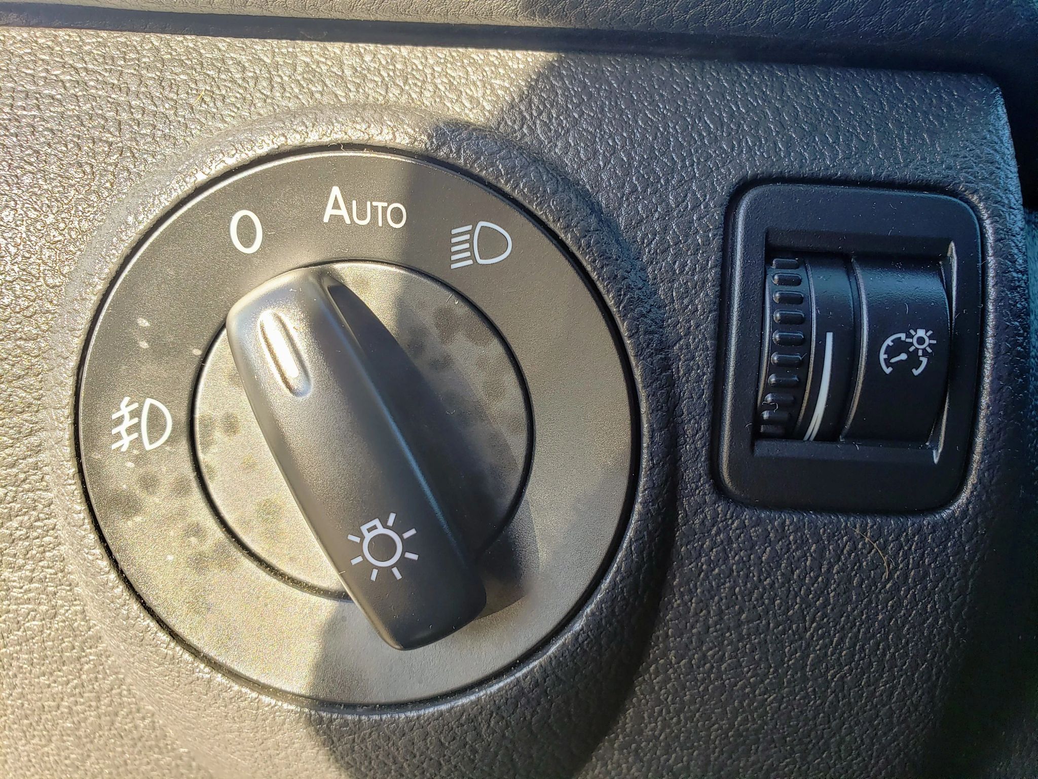 2010 VOLKSWAGEN Tiguan